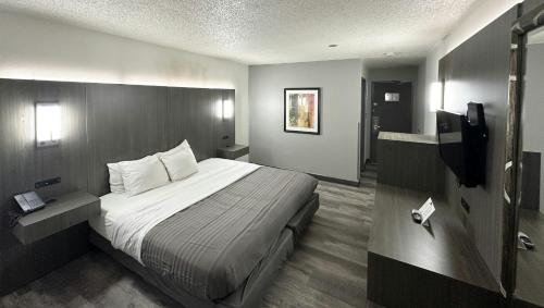 Magnuson Hotel Fort Wayne North - Coliseum - image 30