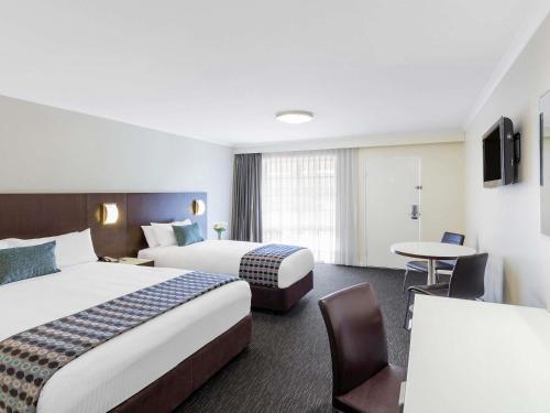 Mercure Wagga Wagga Room Type - Superior Queen Room with Single Bed