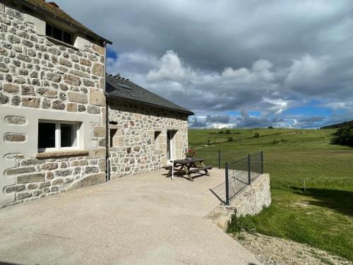 Hotelli välisilme, Gîte du Prés du Pont (Gite du Pres du Pont) in Grandrieu