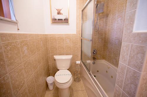 Spacious 5-Bedroom House with Pool in North Miami in North Miami Beach