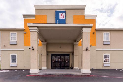 Motel 6-Jourdanton, TX in Jourdanton, USA