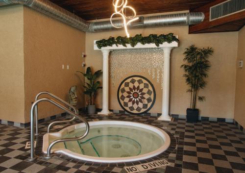 Pezsgőfürdő, EasyStay Inn & Suites Fernie in Fernie
