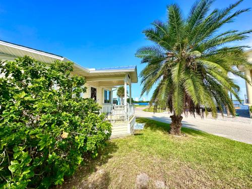 Views for Days 2BR Beach House N1344 in Hutchinson Island (FL)