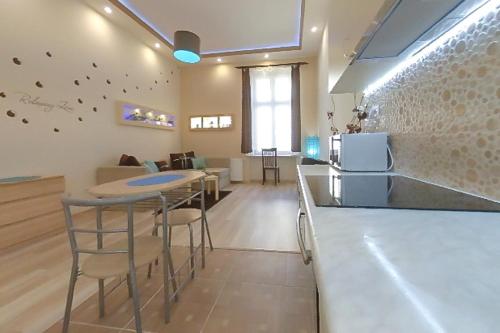 ZEN Apartman in the middle of CENTER at GOZSDU - image 7