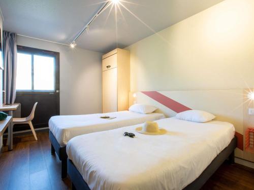 ibis budget Avignon Centre Room Type - Triple Room with 3 single beds