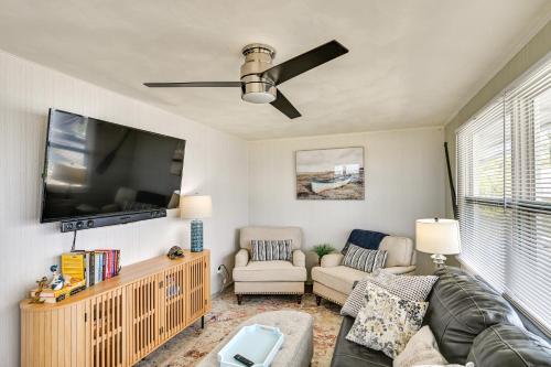 Angler's Paradise: Lake Wawasee Waterfront Home in Syracuse (IN)
