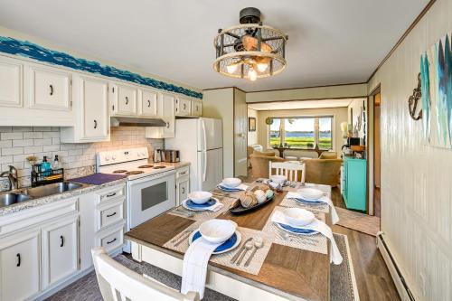 Angler's Paradise: Lake Wawasee Waterfront Home in Syracuse (IN)