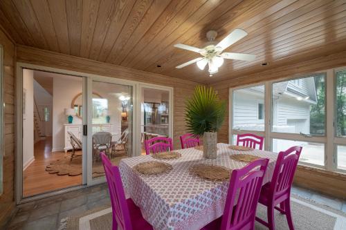 2944 Seabrook Island Road in Seabrook saar (SC)