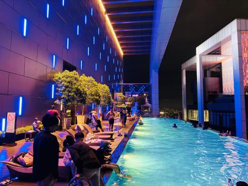 Rooftop Pool - Platinum Family Suites KLCC - image 9