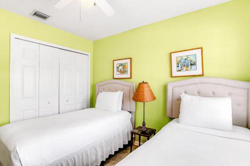 KW319FLR Happy Hour Haven - image 2