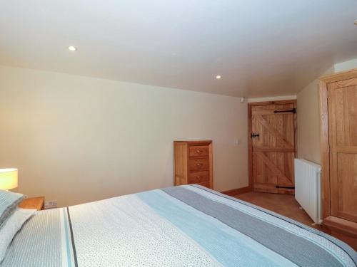 Longside Abergavenny - image 5