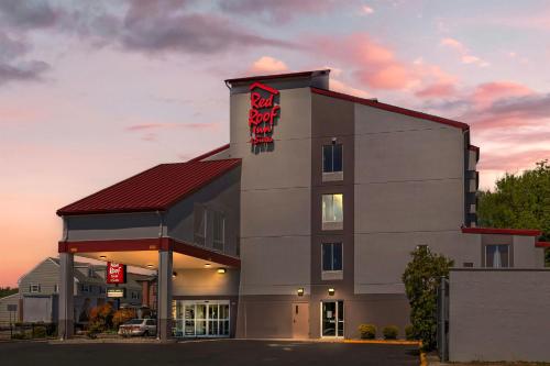 Red Roof Inn & Suites Philadelphia - Bellmawr in Bellmawr, USA