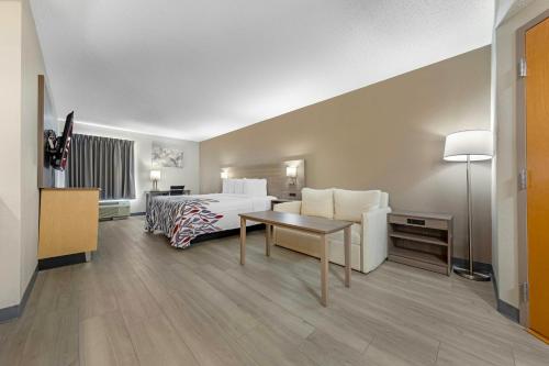 Red Roof Inn & Suites Philadelphia - Bellmawr in Bellmawr, USA