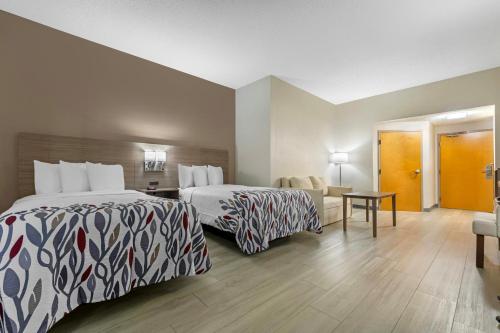 Red Roof Inn & Suites Philadelphia - Bellmawr in Bellmawr, USA