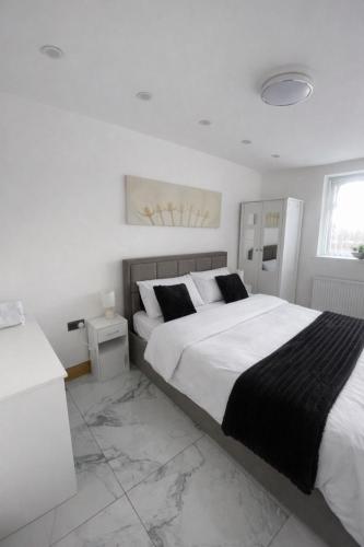 Sindhu Luxury Bungalow, Manchester