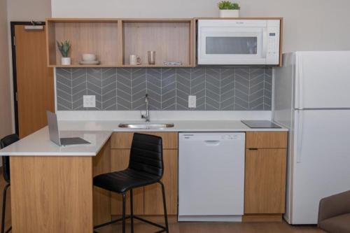 LivAway Suite Tucson in توسون