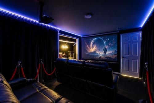8 BR • Theater • Game Room • Fire Pit • Sleeps 15