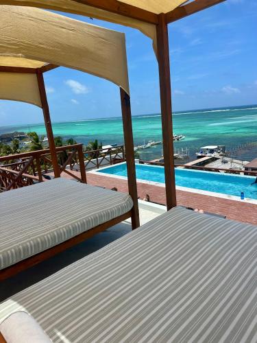 Vista/Panorama, Sandbar Beachfront Hotel & Hostel Restaurant in San Pedro
