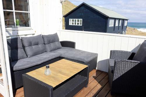 Large Seaside Piano Villa with Ocean Views in Skálavík