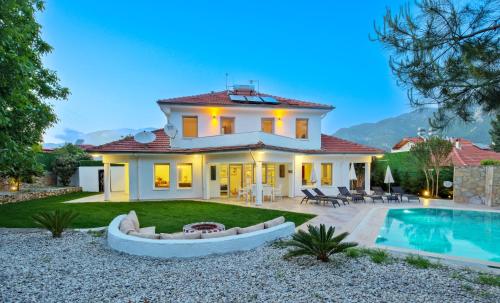 Villa Kısmet – khách sạn tại Uzumlu