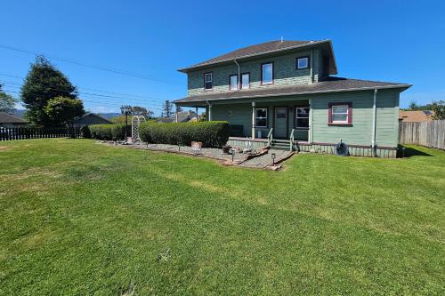 'Bella Rose' Lovely Eureka Home Near Redwoods! in King Salmon (CA)