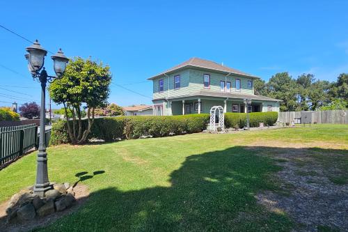 'Bella Rose' Lovely Eureka Home Near Redwoods! in King Salmon (CA)