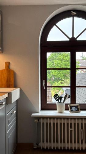 100 qm Ferienwohnung Solgård mit Balkon über den Dächern Tönnings, nahe St Peter Ording und der Nordsee in Tönning, Deutschland