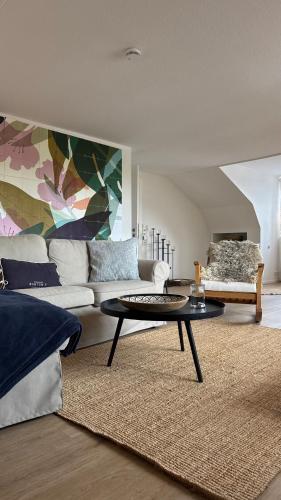 100 qm Ferienwohnung Solgård mit Balkon über den Dächern Tönnings, nahe St Peter Ording und der Nordsee in Tönning, Deutschland