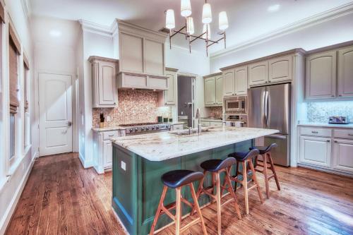NEW Dallas LuxeRetreat House in Highland Park West in Highland Park