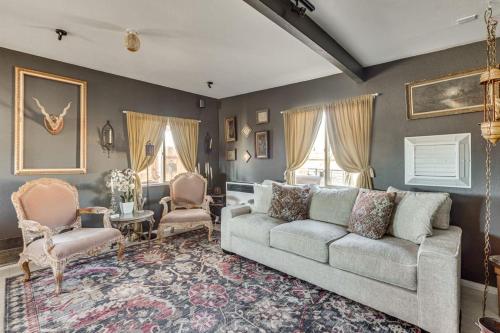 Bermuda House Moody Off Grid Desert Retreat – khách sạn tại Joshua Tree (CA)