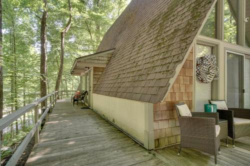 Snuggle Inn in the Heart of Chalet Village! in Gatlinburg, USA
