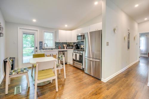 3 Mi to The Battery! Home w/ Spacious Backyard in Smyrna (Georgia)