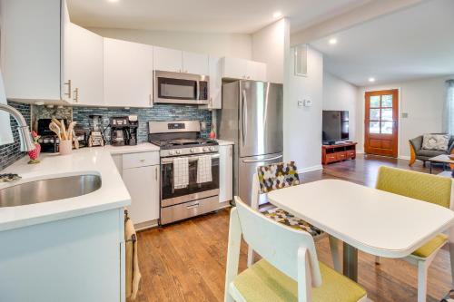 3 Mi to The Battery! Home w/ Spacious Backyard in Smyrna (Georgia)