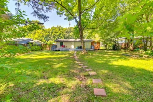 3 Mi to The Battery! Home w/ Spacious Backyard in Smyrna (Georgia)