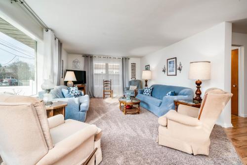 Spacious Family Home Across from Packard Park! - main image