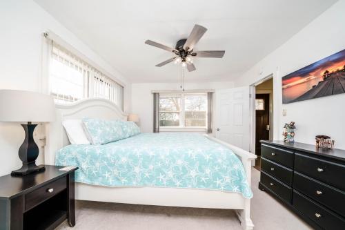 Spacious Family Home Across from Packard Park! - image 14