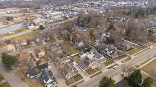 Spacious Family Home Across from Packard Park! - image 8