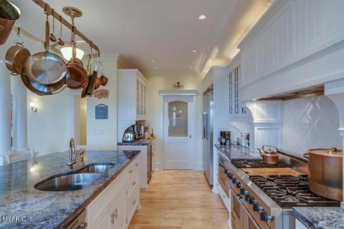 Luxury Retreat with Lake Views Hot Tub Fire Pit & Association Pool - image 13