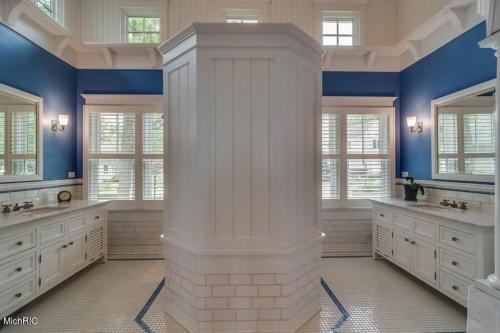 Luxury Retreat with Lake Views Hot Tub Fire Pit & Association Pool - image 14