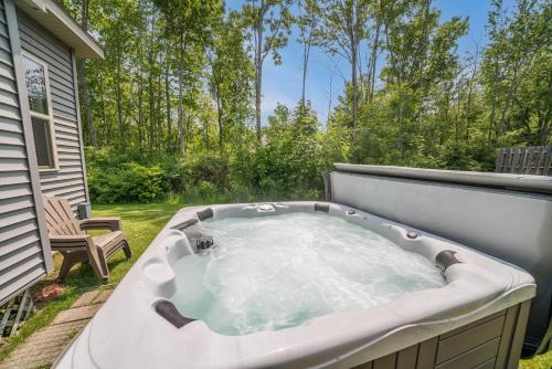 Cottage w/Hot Tub Fire Pit & Beach Access - image 9