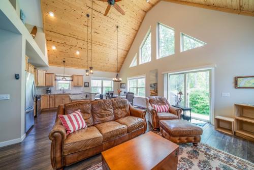 Cottage w/Hot Tub Fire Pit & Beach Access - main image