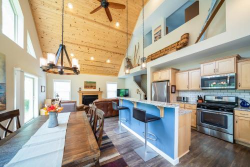 Cottage w/Hot Tub Fire Pit & Beach Access - image 6