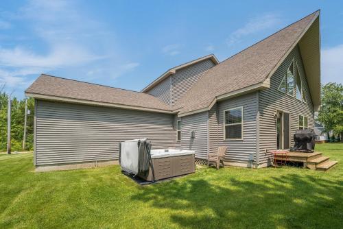 Cottage w/Hot Tub Fire Pit & Beach Access - image 14