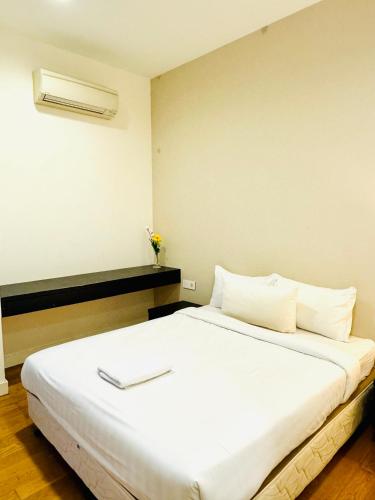 Platinum KLCC by Crystel Suites - image 12