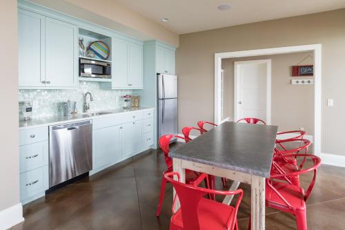 Waters Reach: Family-Friendly Luxury & South Haven’s Best Views - image 7