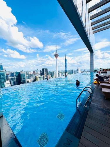 Platinum KLCC by Crystel Suites - image 11