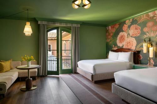 2 queen beds