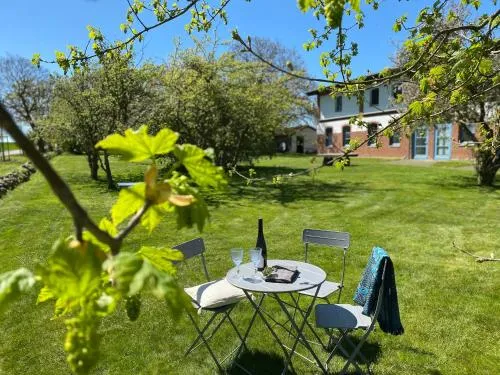 Ferienwohnungen Ostseestern - 7 Apartments, Obstgarten, Lagerfeuer, Spielplatz, Fußbodenheizung, Parken in Rakow, Deutschland