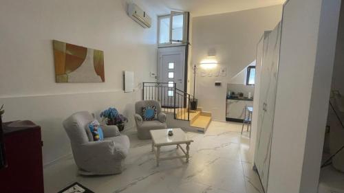 Casa intera piano terra con piccolo giardino in Кваліано