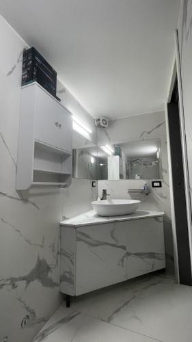 Casa intera piano terra con piccolo giardino in Кваліано